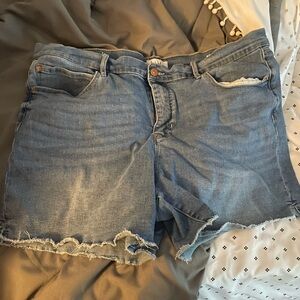 Nicole miller light wash shorts